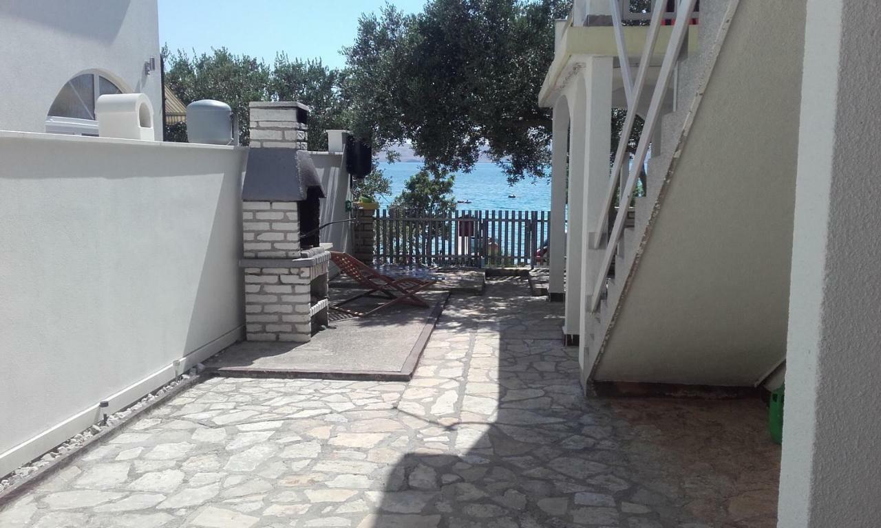Apartment Milka By The Sea Karlobag Buitenkant foto